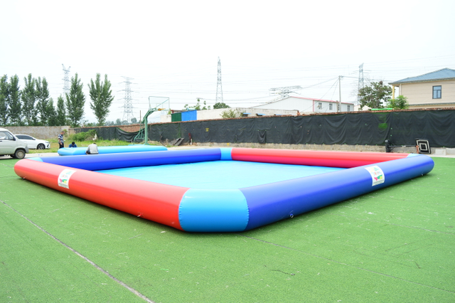 Inflatable water pool