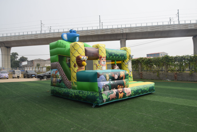 Animal Theme Bounce House 13ft