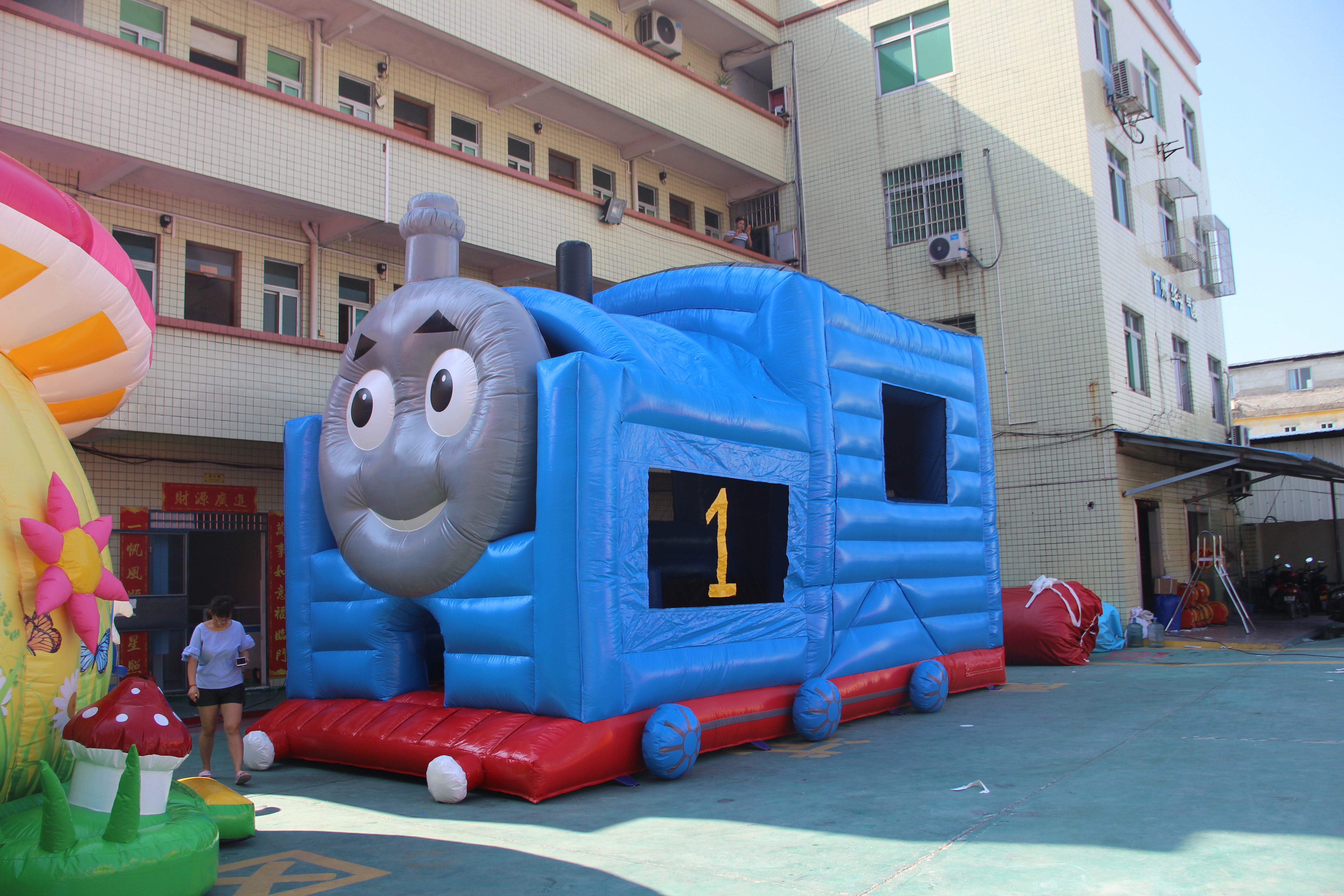 How to manage inflatable castles?