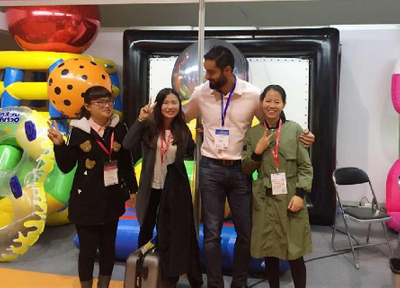 Attend the amusement equipment exhibition