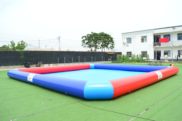 Inflatable water pool